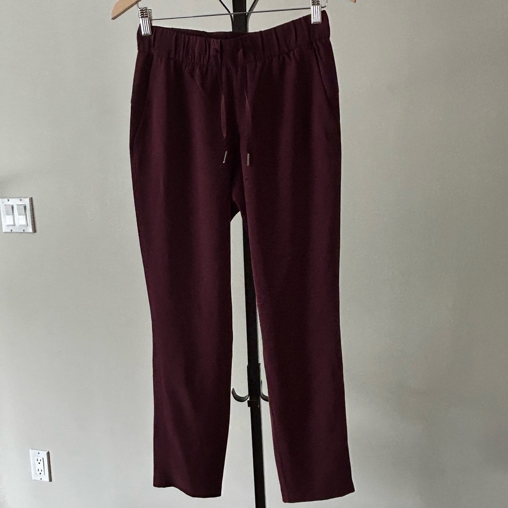 Lululemon on the fly Burgundy Pants, Size 4.